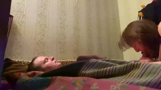 Русская анальная подруга и в жопу даёт и сосет. Домашнее порно